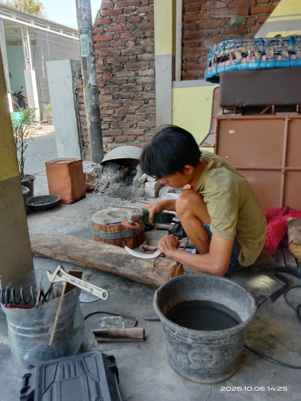 Foto 2 dari 4: Pandai Besi